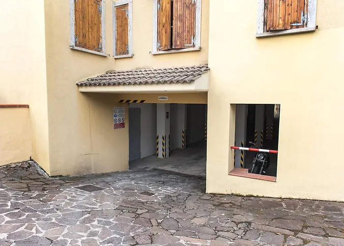 M285 - Marcelli, Comodo Trilocale Con Terrazzo *