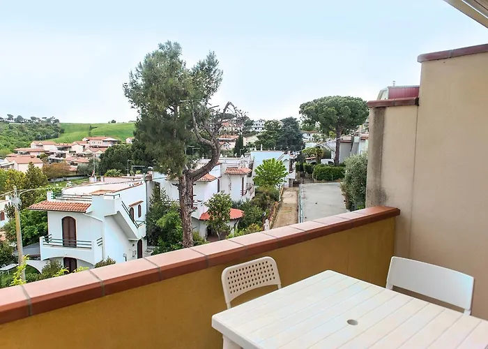 M285 - Marcelli, Comodo Trilocale Con Terrazzo *