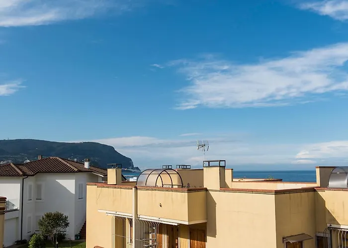 M285 - Marcelli, Comodo Trilocale Con Terrazzo * Marcelli